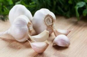 Benefits of using Garlic with hot Water