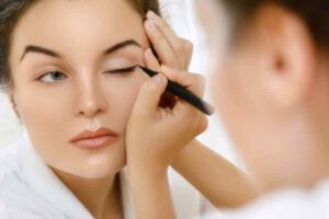 How to Correctly apply Eyeliner & Avoid Mistakes for a Perfect Eye-Shape