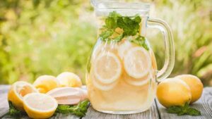 What Are the Benefits of Drinking Lemon Water